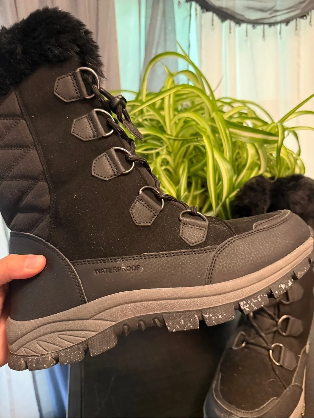 3M Thinsulate Black Faux-Fur Lace-Up Winter Boots size 9.5